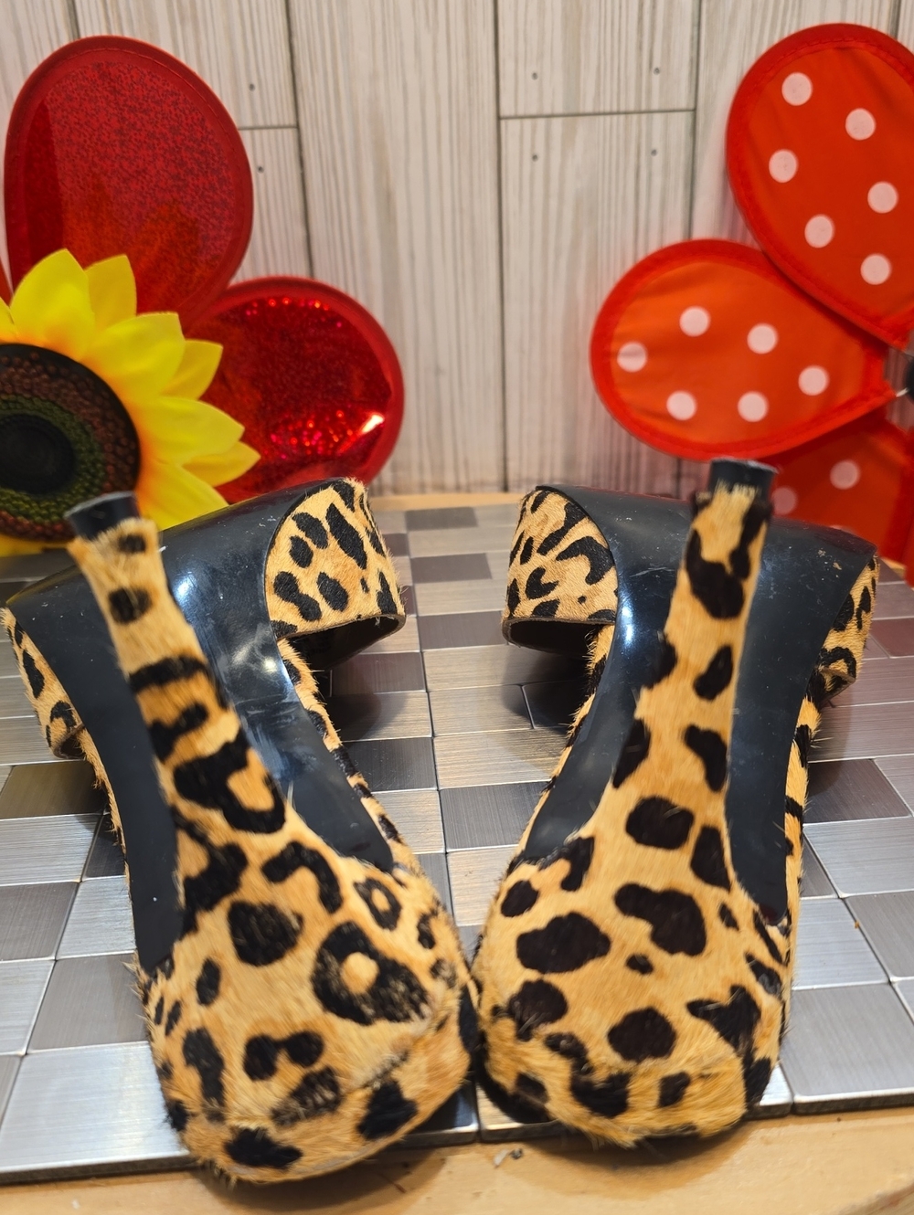 Steve Madden Leopard Print Open-Toe Mule in Yellow and Black - Picture 9 of 11